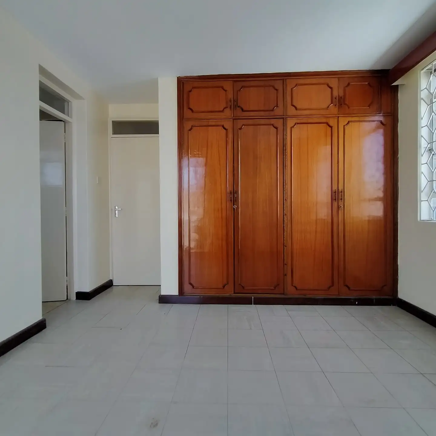 spacious 3 bedroom apartment with sq to let imara daima Image