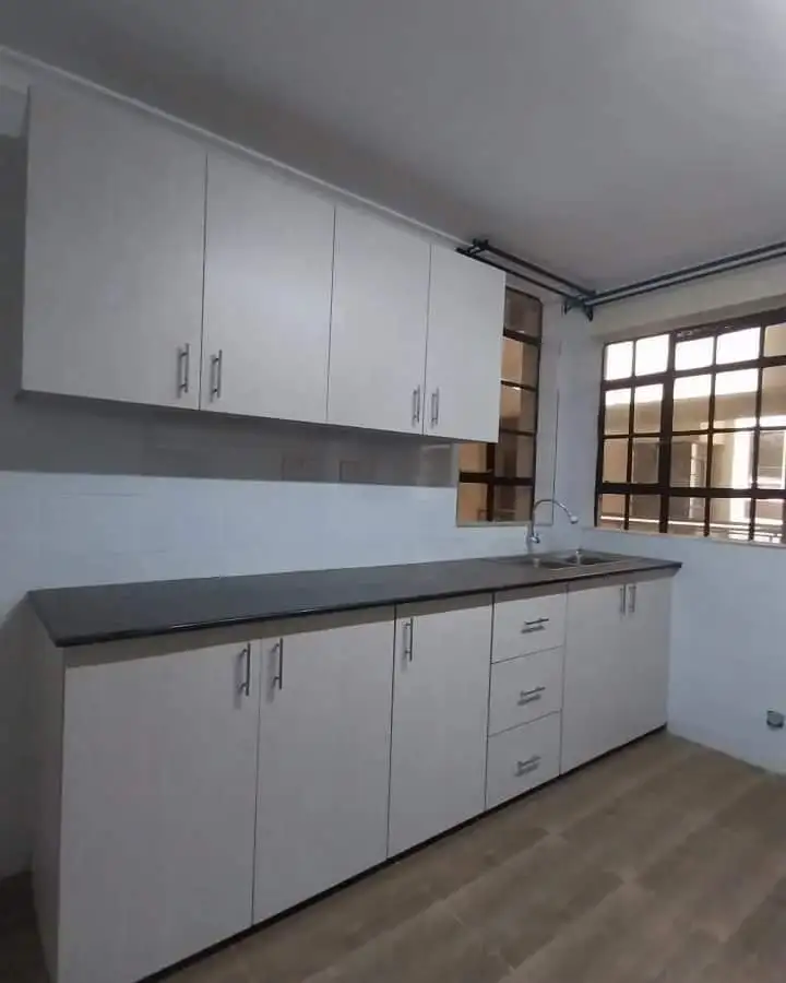 3 bedrooms apartment to let off  Naivasha road Image