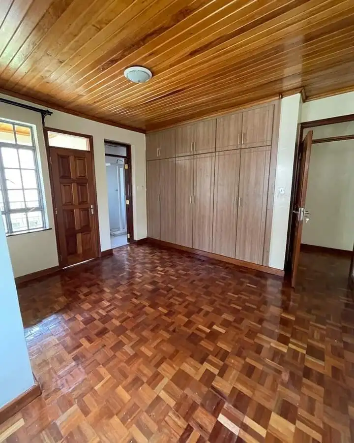 Ravishing 5 bedroom townhouse plus sq let lavington Image