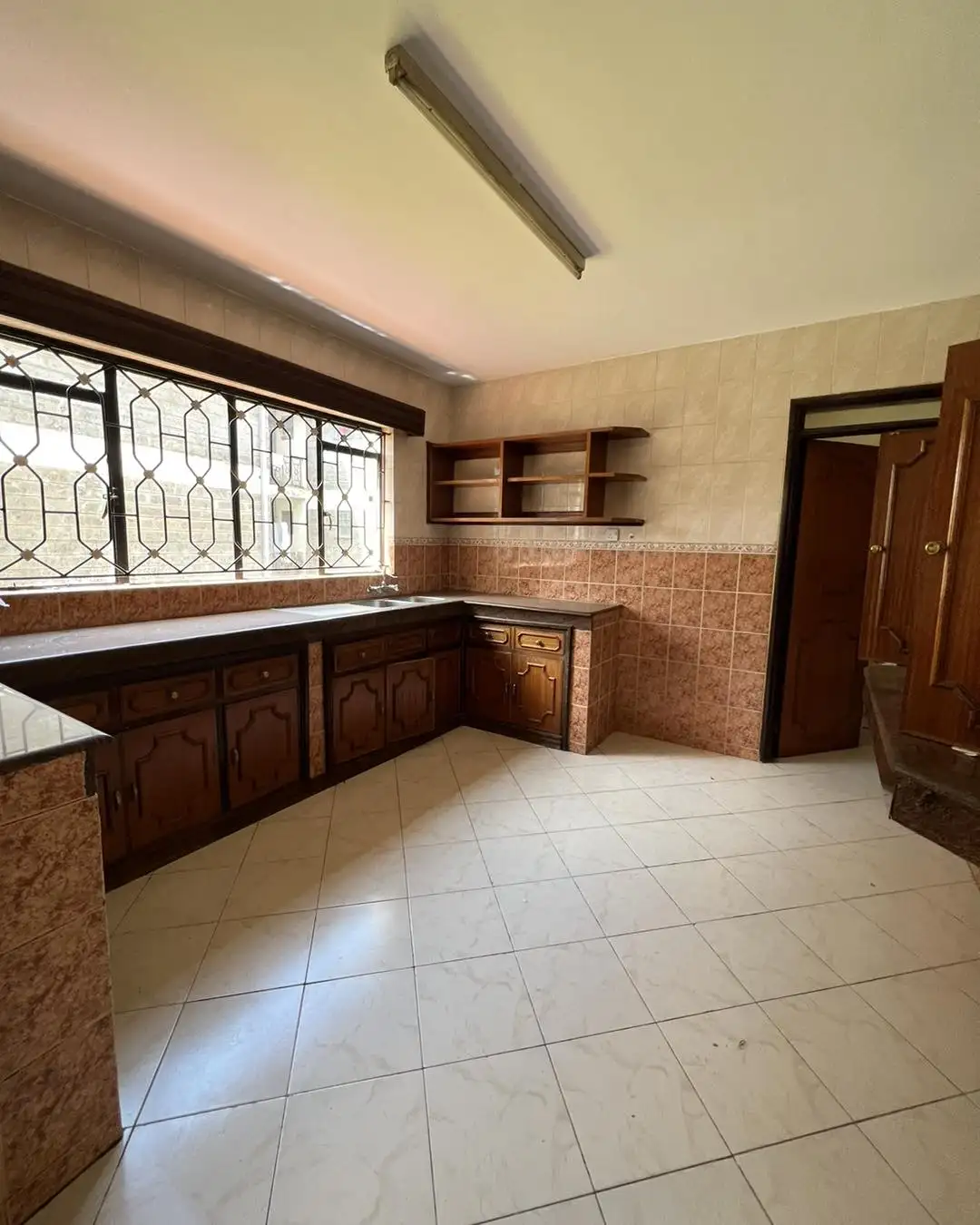 Spacious modern 3 bedroom apartment to let in Kileleshwa. Image