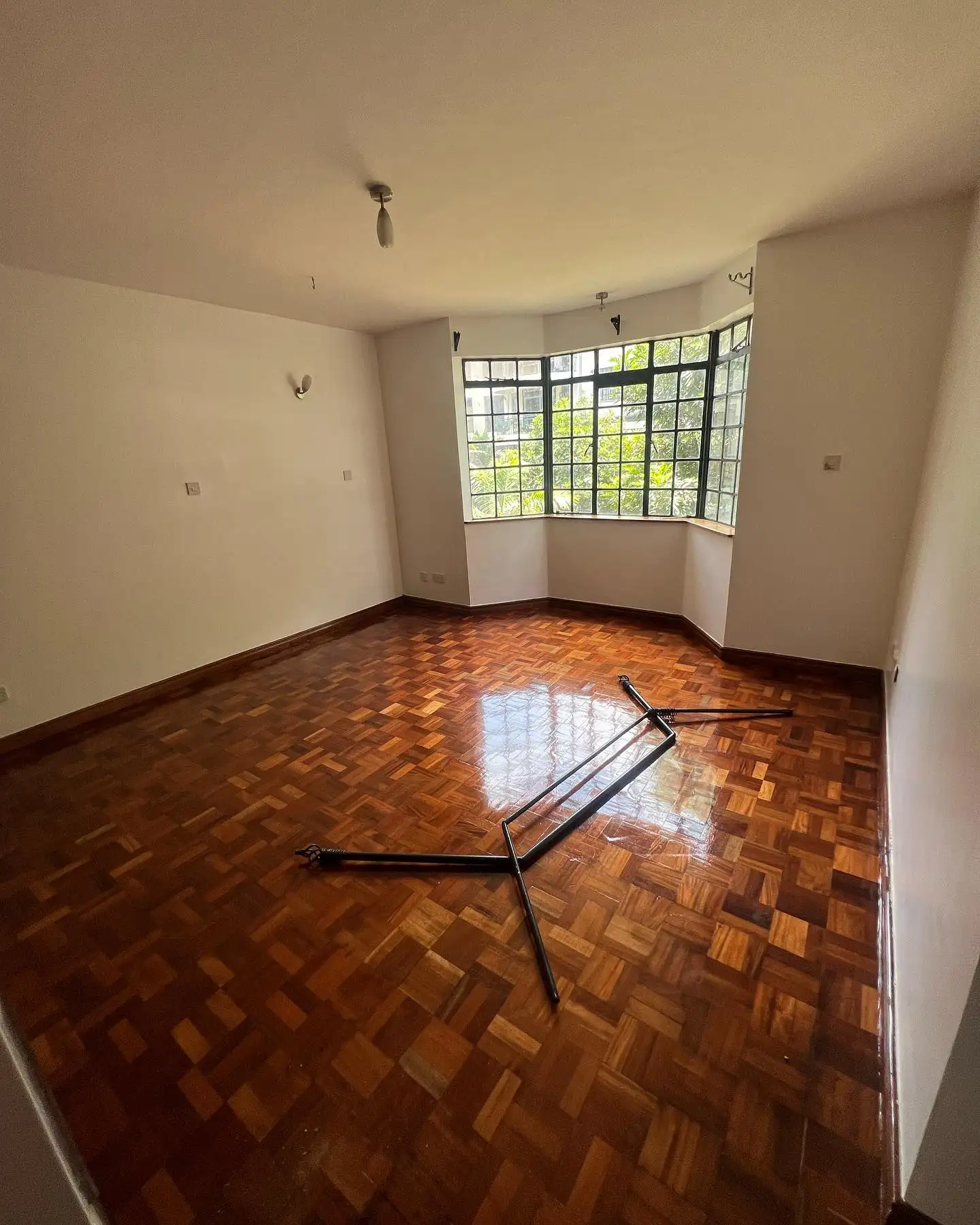 Executive three bedroom apartment plus a dsq to let in Lavington Image