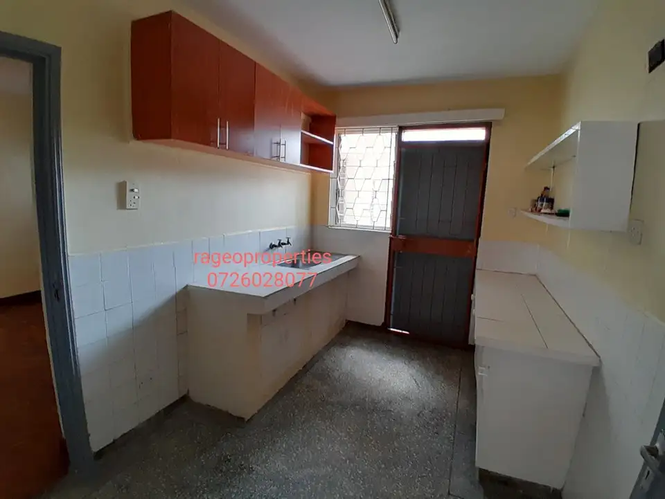 Newly renovated 3 bedroom maisonette plus sq for sale ngumo Image