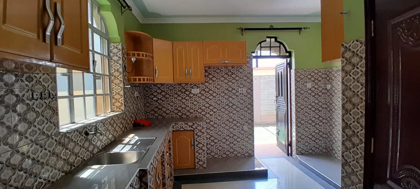 4 bedroom maisonette for rent along Kenyatta road Image