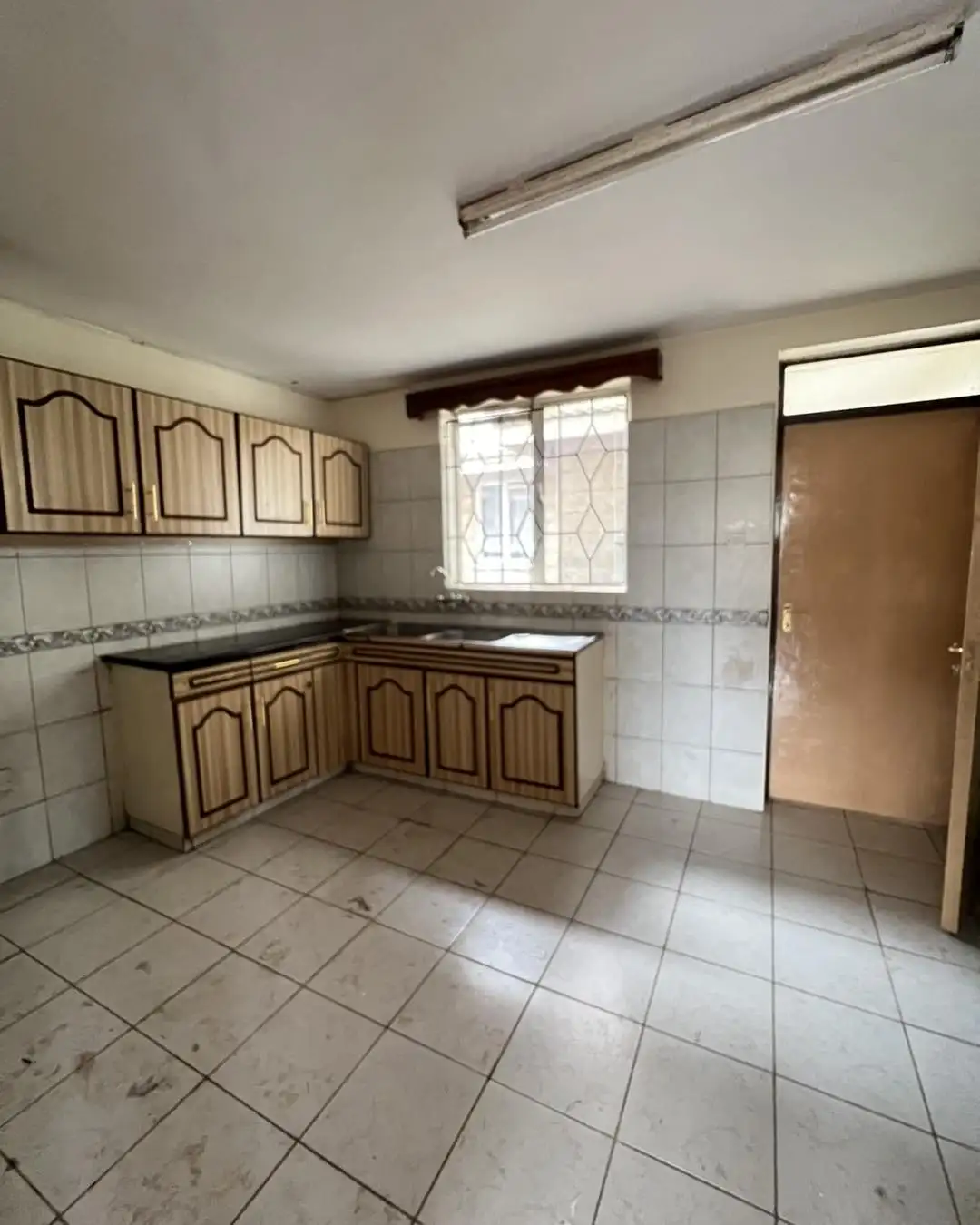 Spacious modern 3 bedroom apartment to let in Westlands Image