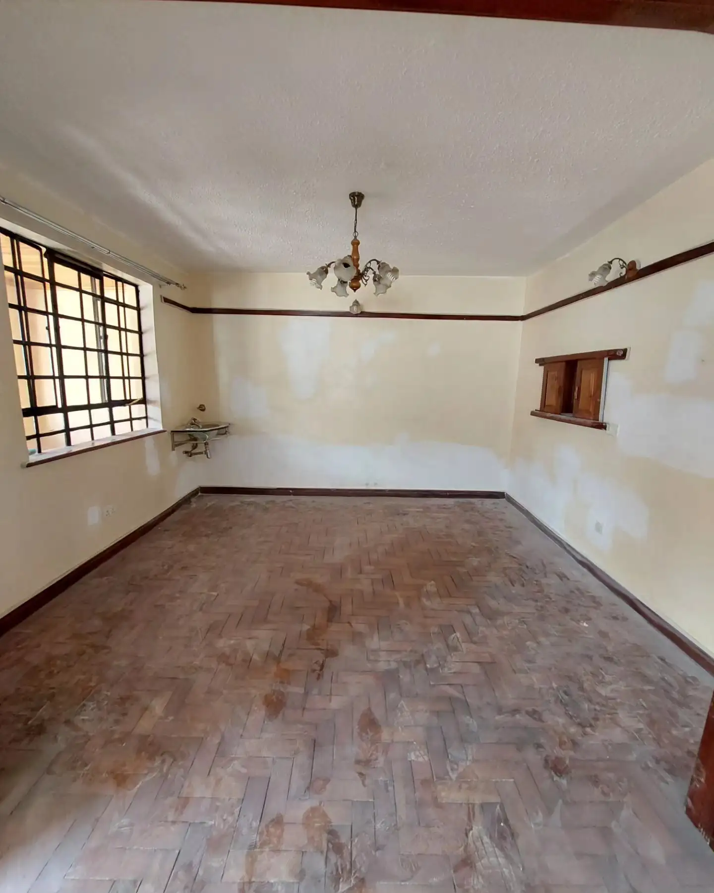 5 bedroom maisonette to let in Safari Park Image