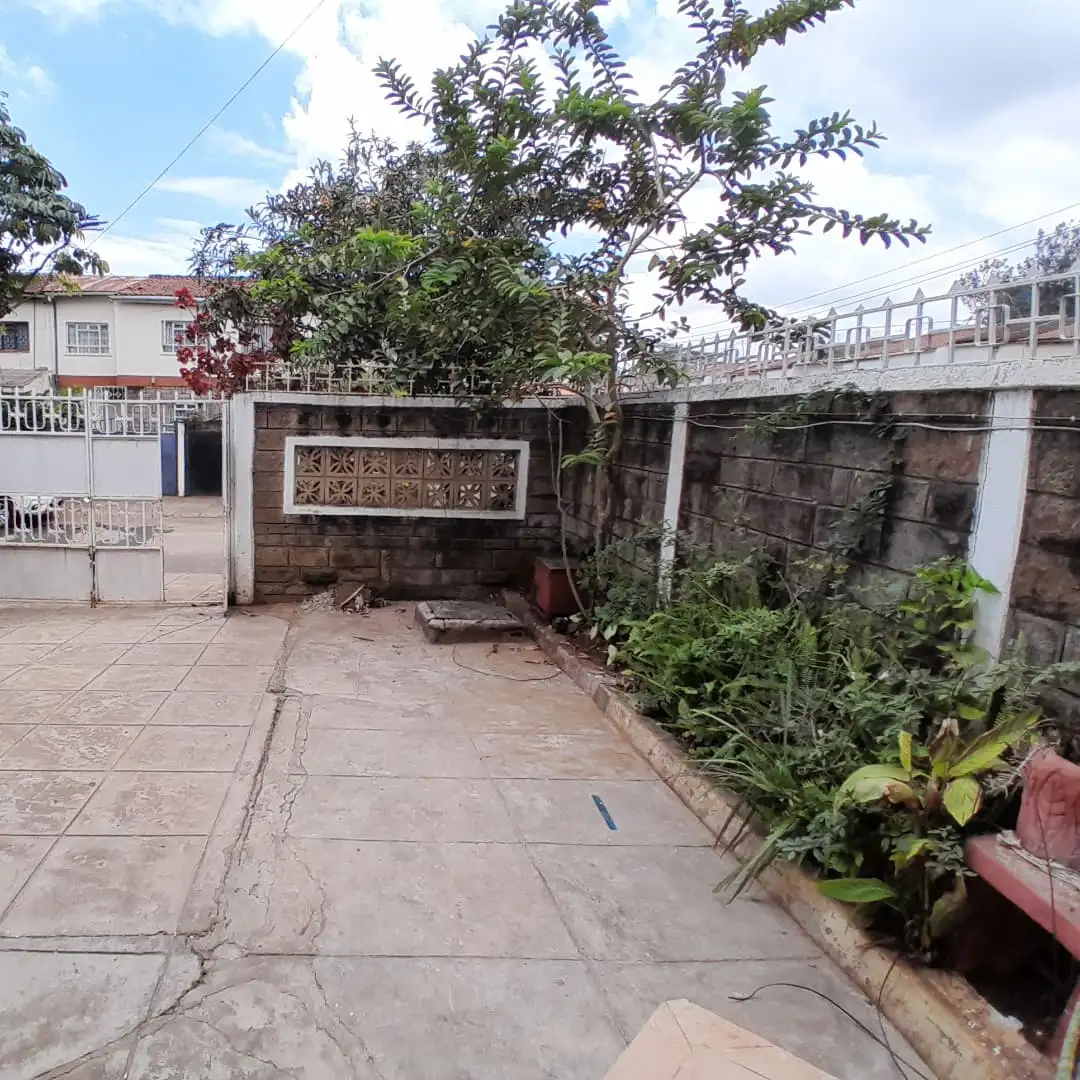 lovely 4 bedroom maisonette plus sq to let in Langata Image