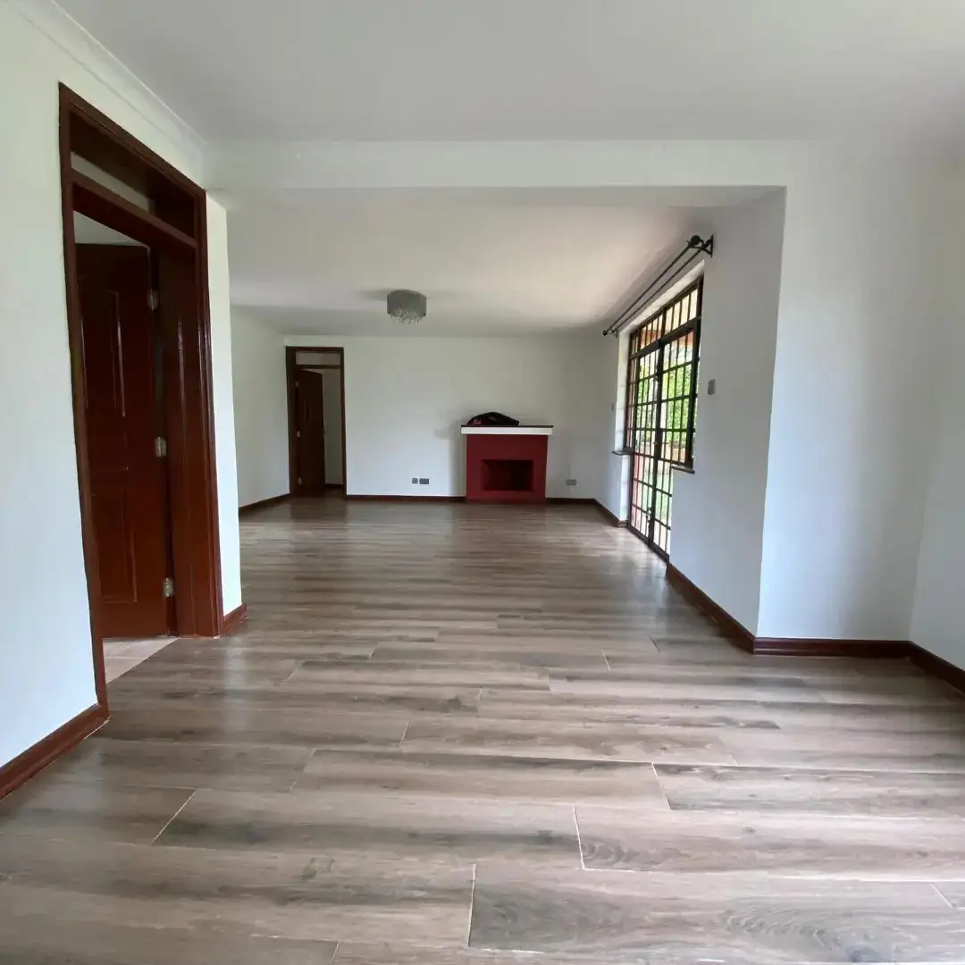 4 bedroom maisonette with Dsq to in Kiambu Road Image