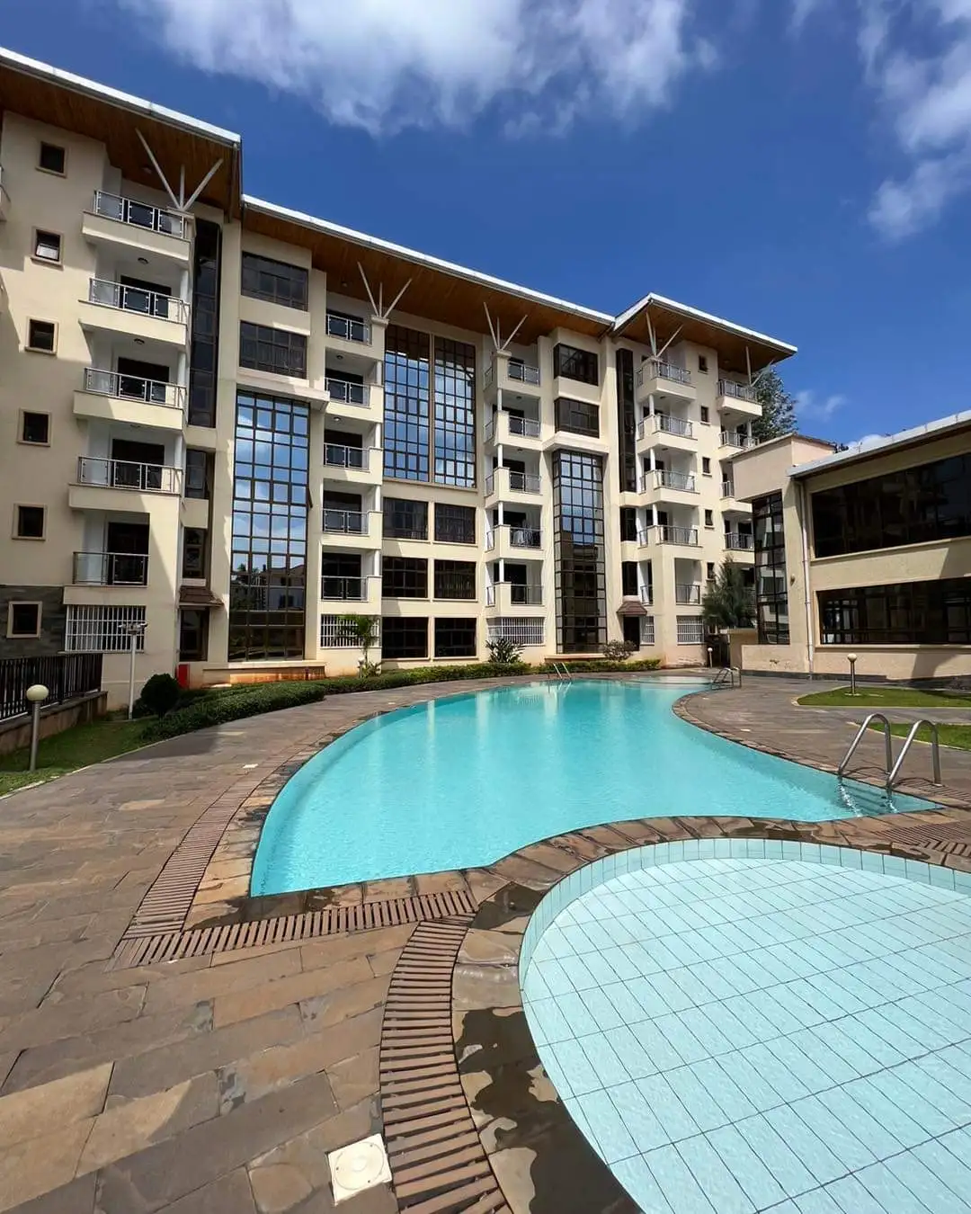 Modern 3 bedroom apartment plus dsq to let in Kilimani Image