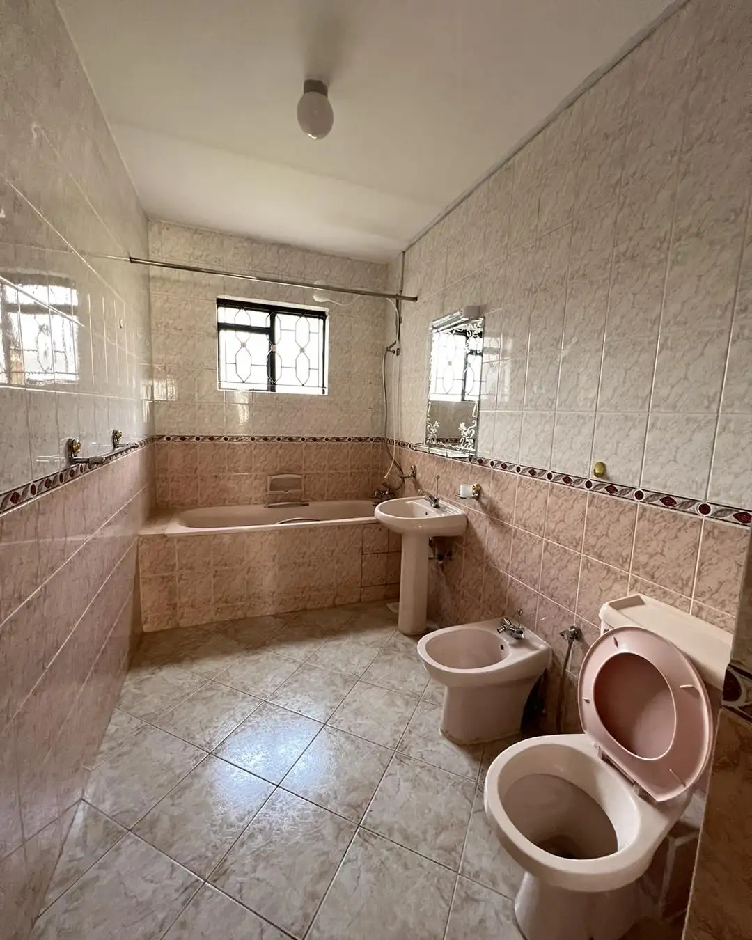 Spacious modern 3 bedroom apartment to let in Kileleshwa. Image