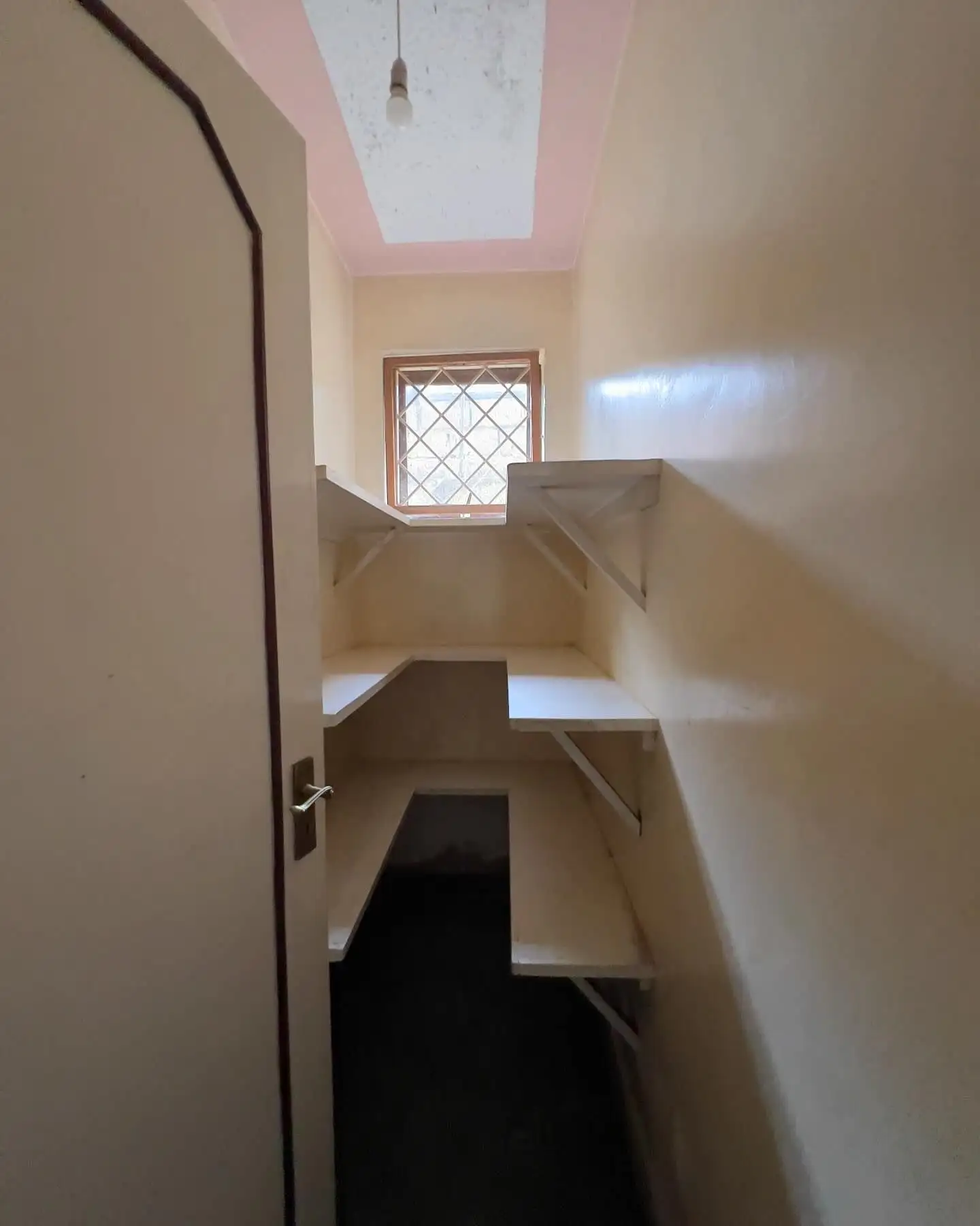 4 bedroom  maisonette to let in Lavington Image