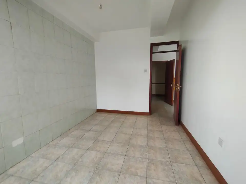 newly renovated 1 bedroom apartment to let South b Image