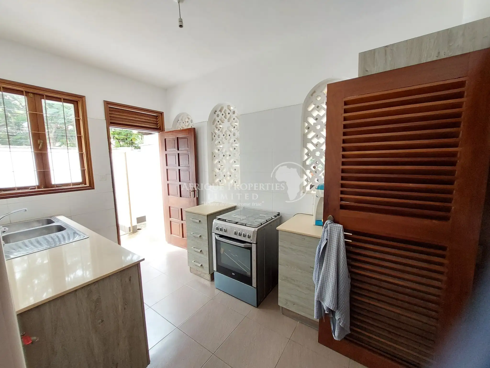 Stunning 4 Bedroom Maisonette For Sale in Nyali Image