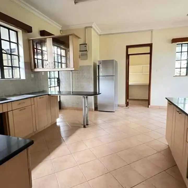 5 bedroom maisonette to let in Karen Image