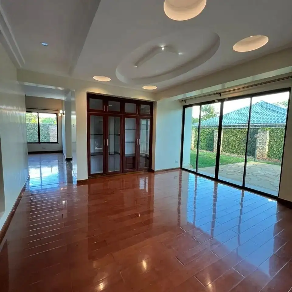 5 bedroom Townhouse plus sq to let in Karen. Image