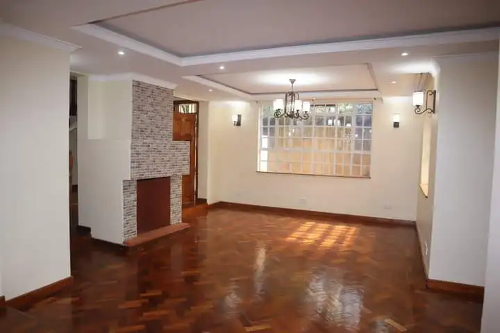 5 bedroom maisonette for sale in Lavington Image