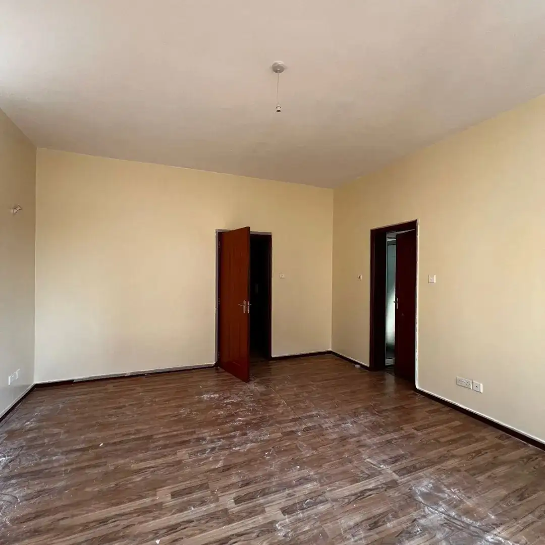 3-bedroom plus dsq apartment to let in Riverside Drive Image