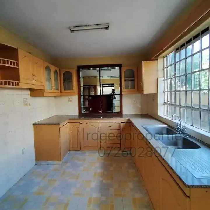 4 bedroom maisonette plus sq for sale in South C Image