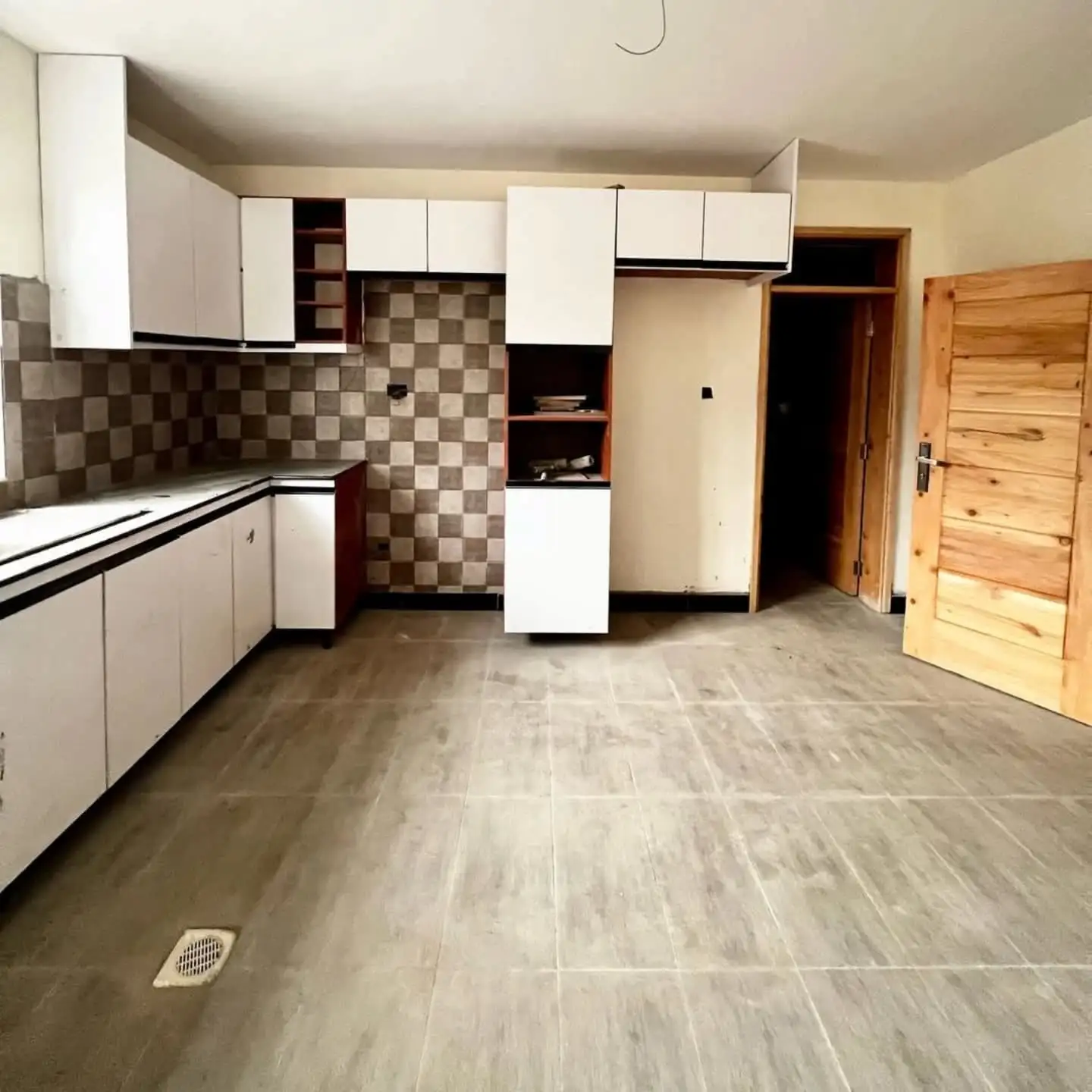 Modern 5 Bedroom Townhouse For Rent in Thome Image