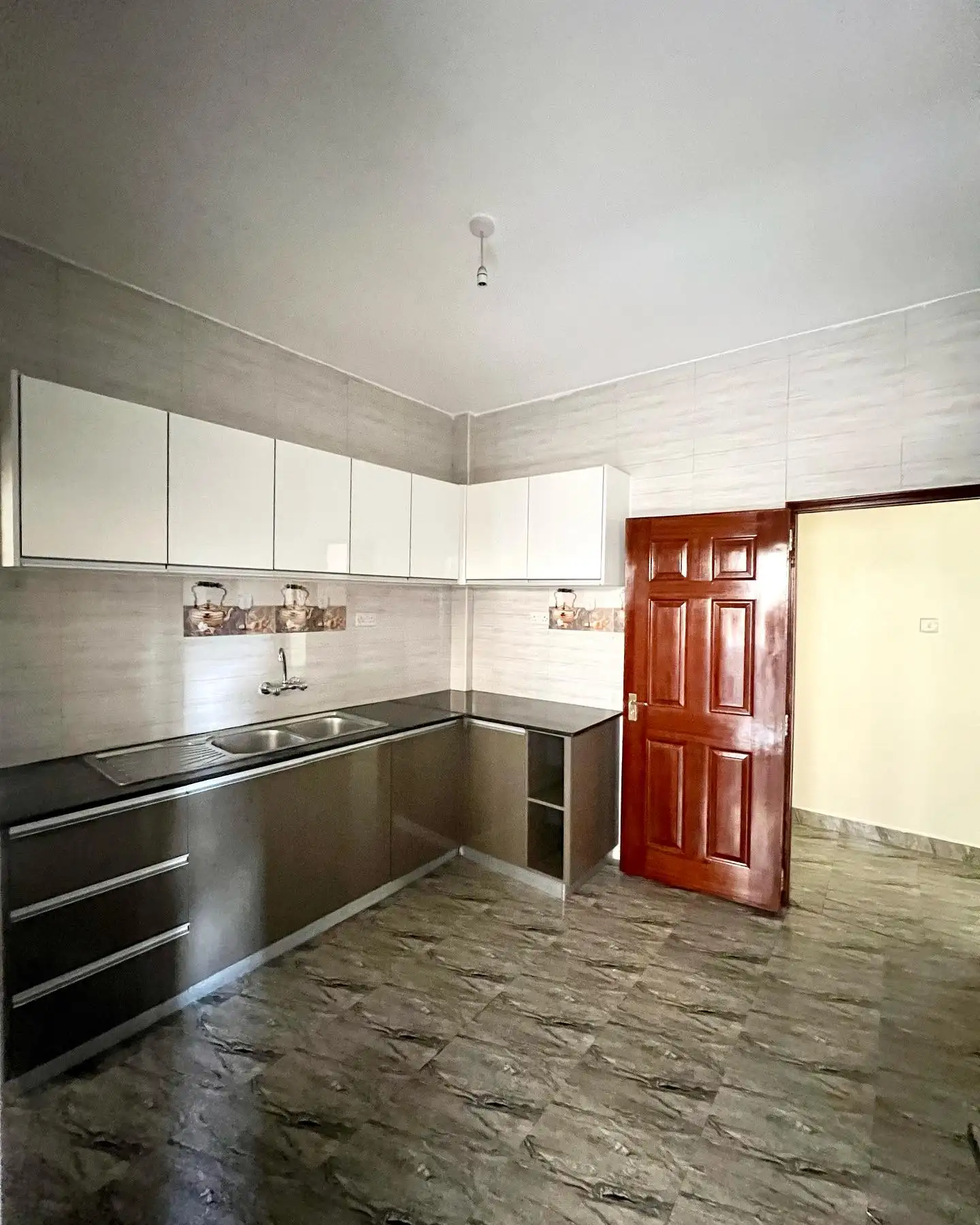 Modern 3 Bedroom Apartment Plus SQ For Rent in Kilimani Image