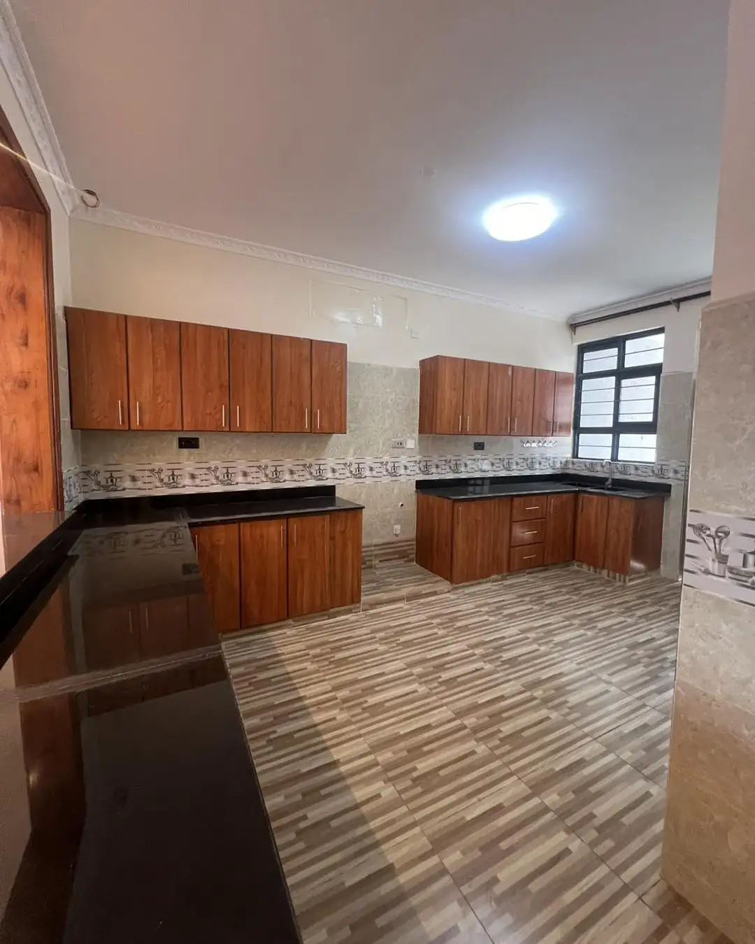 5 bedroom maiosnette plus DSQ to let in Karen Image