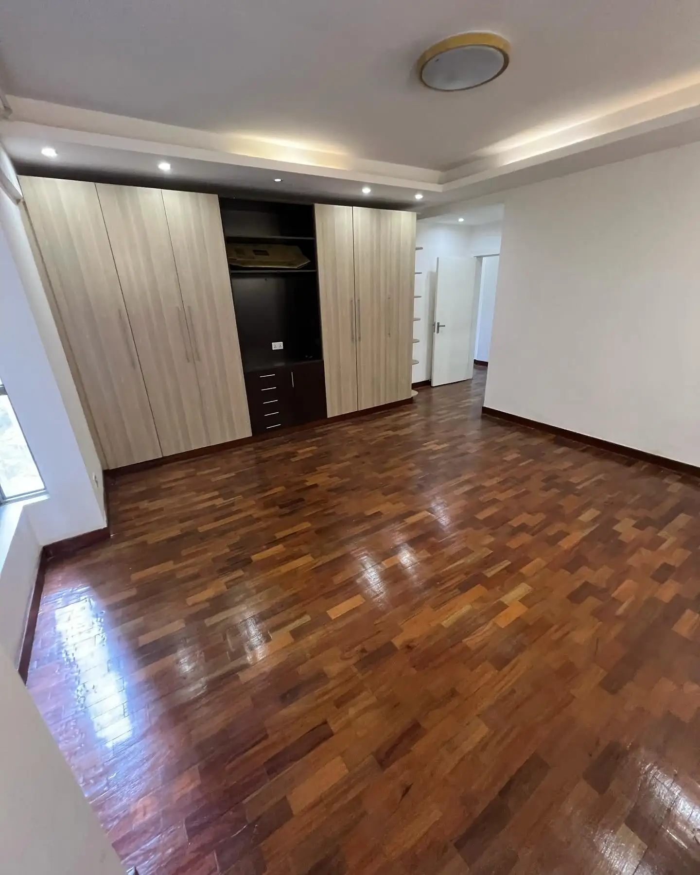 Luxury 4 Bedroom Apartment Plus DSQ For Sale in Kileleshwa Image