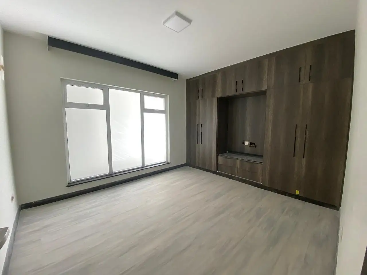 2 Bedroom Apartment With DSQ In Riverside. Image