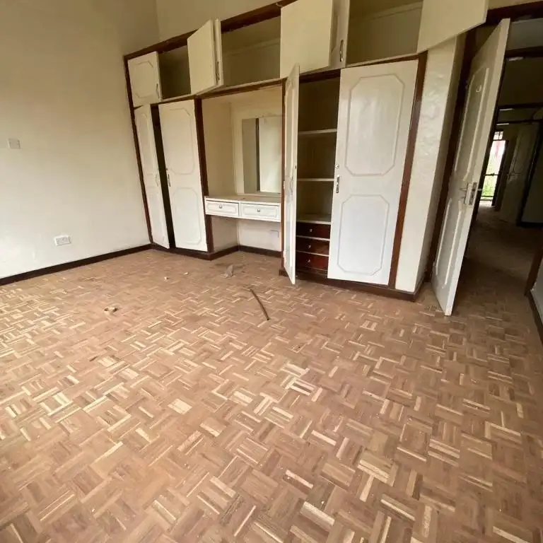 Rustic 4 bedroom Townhouse plus dsq to let in Kilimani. Image