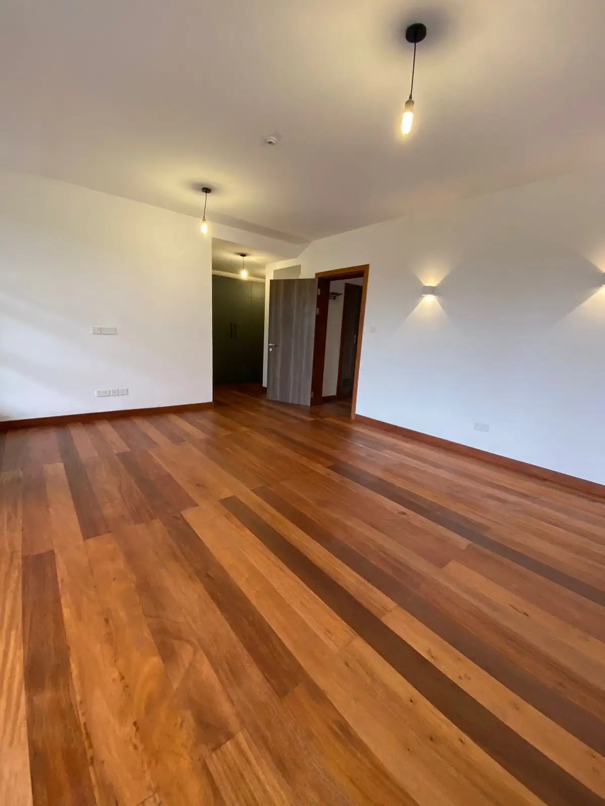 4 bedroom duplex apartment to let in Rosslyn Image