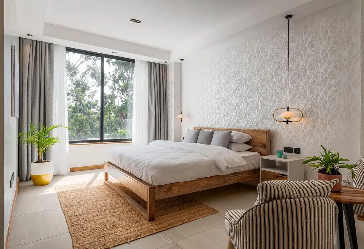 Elegant furnished 4 Bedroom Apartment Ensuite with a DSQ to Let in Spring Valley Image