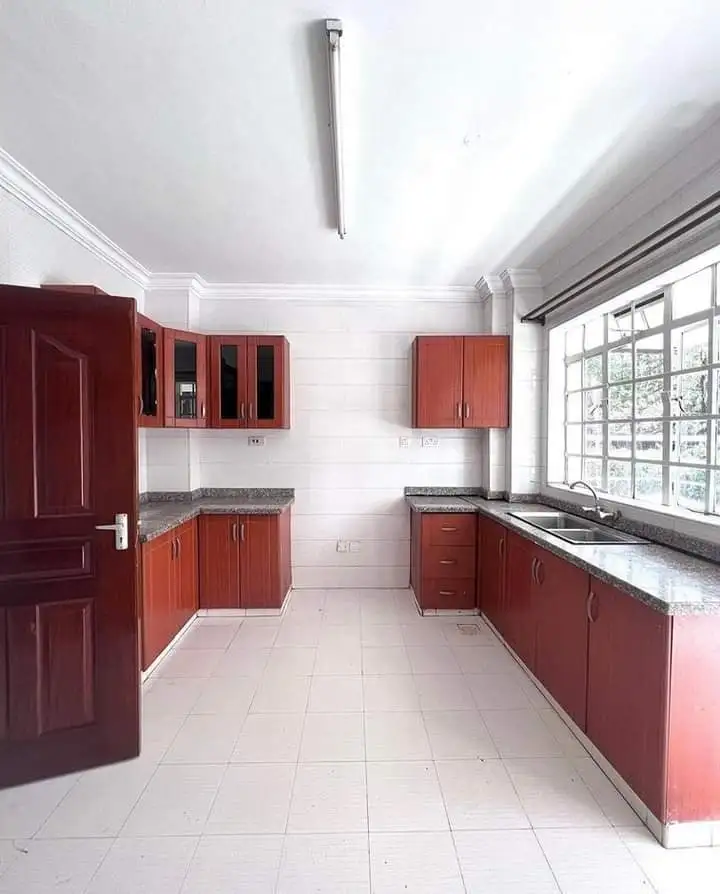 3 bedroom apartment plus sq for sale in Lavington Image