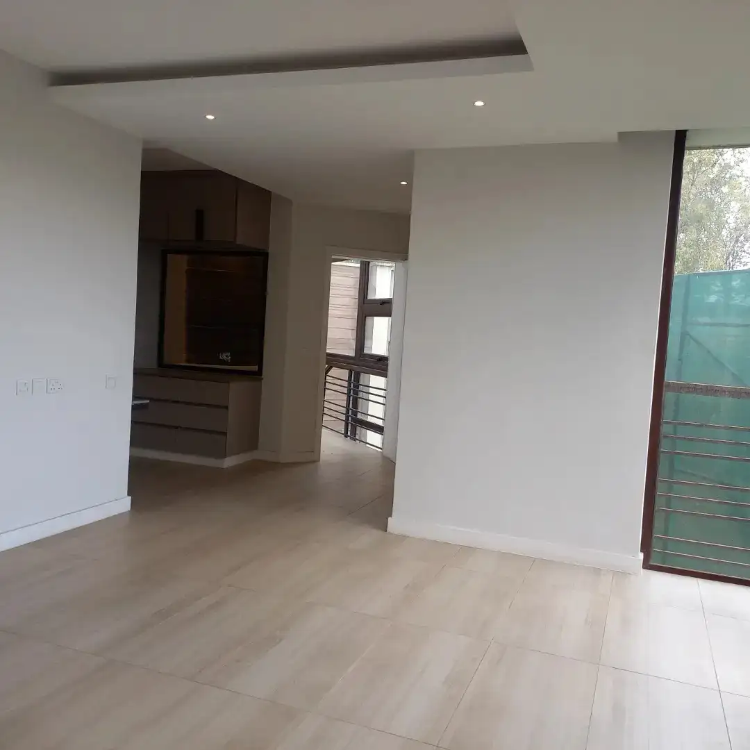 4 bedroom maisonette for sale in Lavington Image