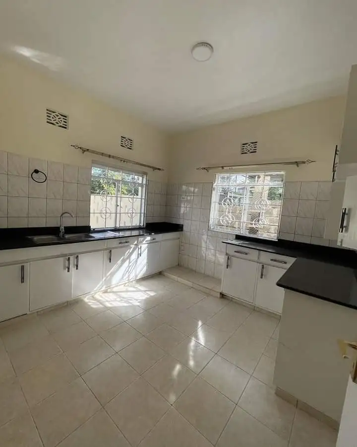 Alluring 3 bedroom maisonette plus sq to let kileleshwa Image