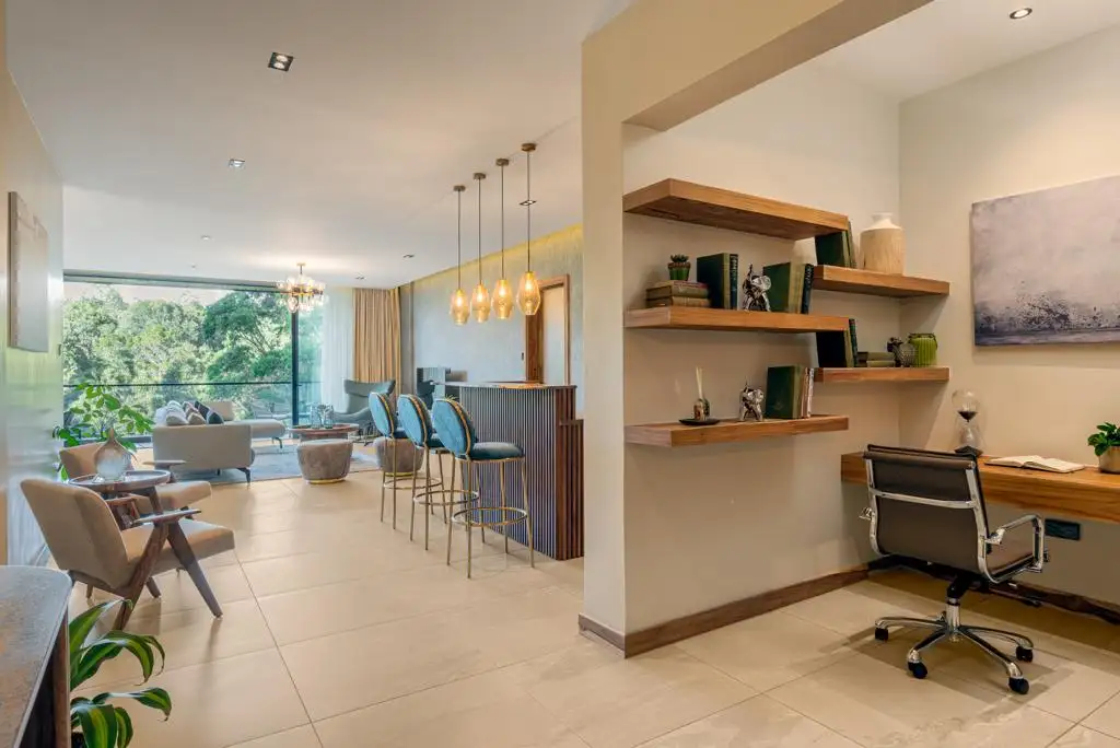 Elegant furnished 4 Bedroom Apartment Ensuite with a DSQ to Let in Spring Valley Image