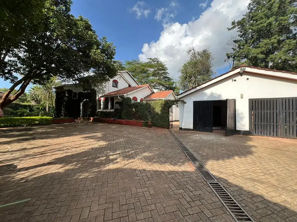 4 bedroom bungalow for rent in Runda Image