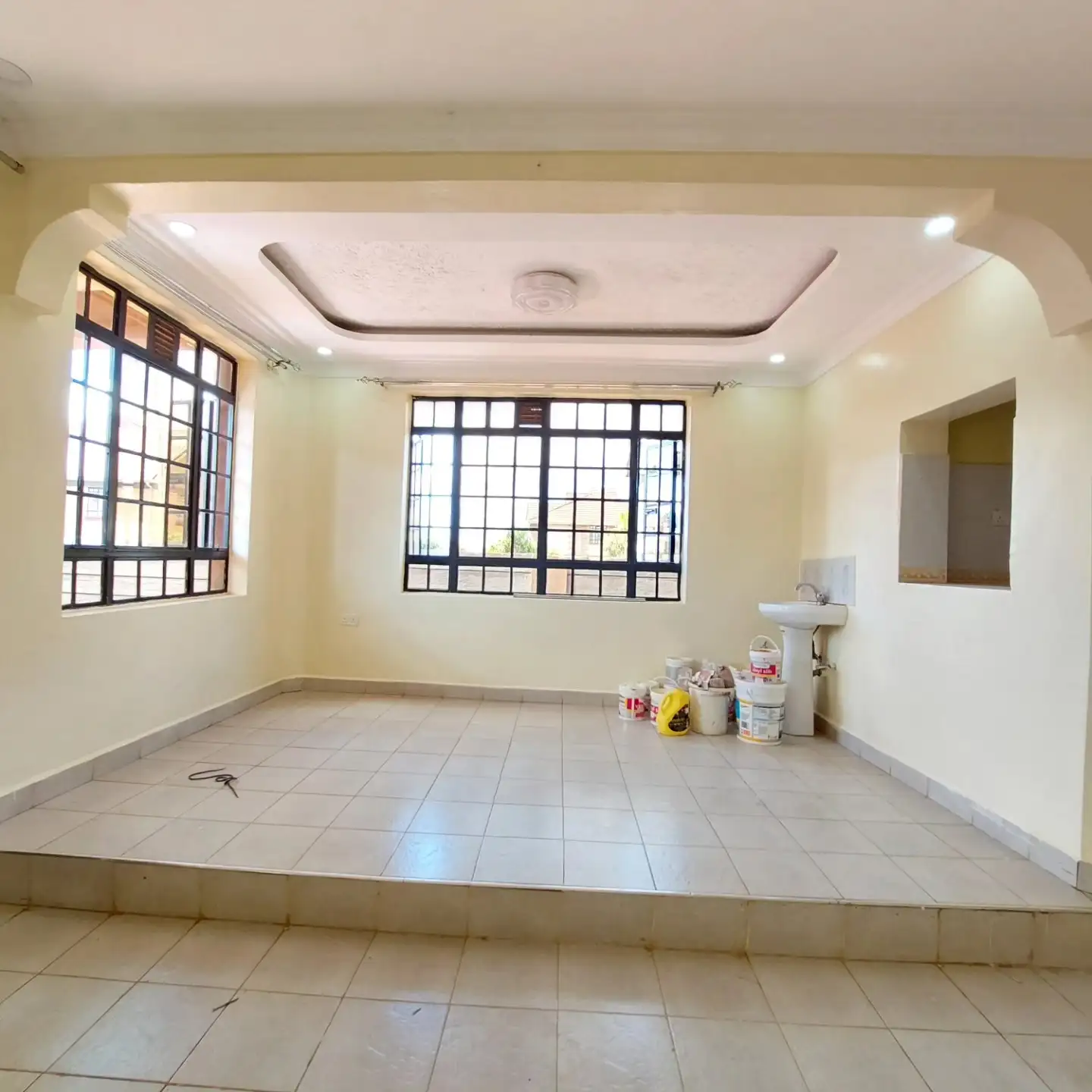 4 bedroom maisonette to let in Membly estate Image