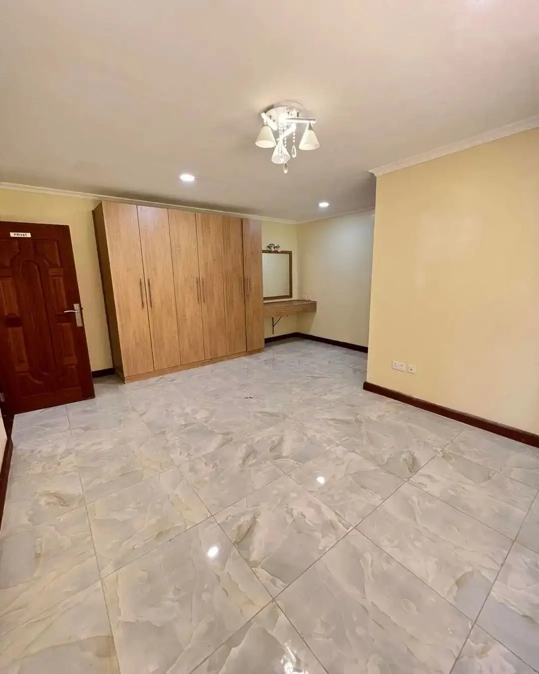 Spacious 3 bedroom apartment plus sq to let Kilimani Image