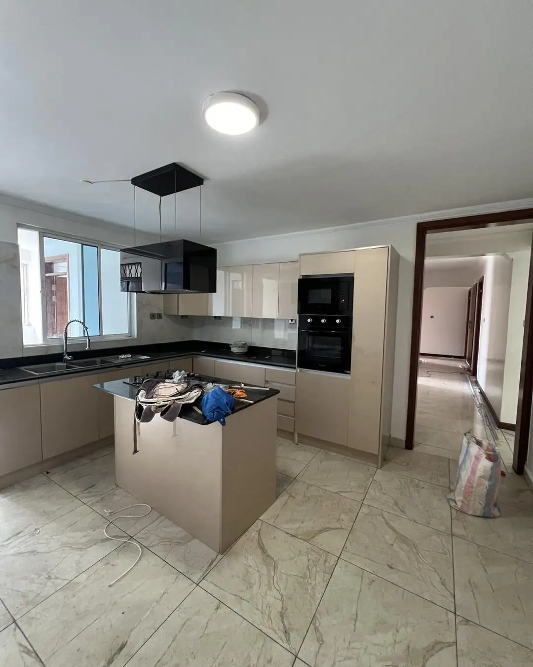 Spacious modern 3 bedroom plus dsq apartment to let in riverside Image