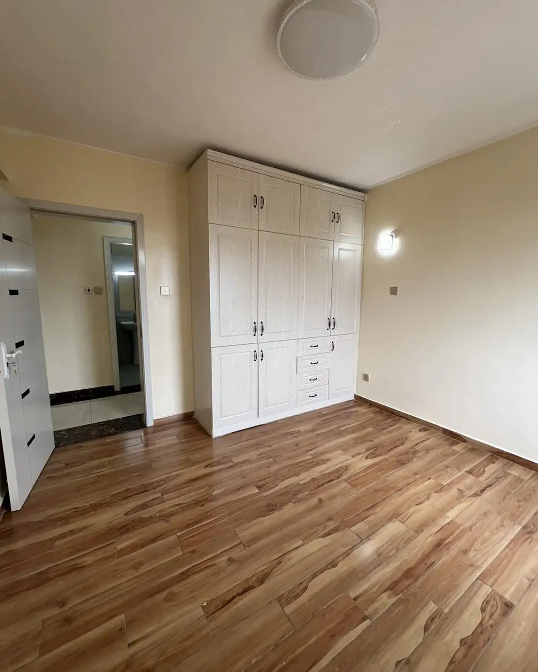 Spacious modern 3 bedroom apartment to let in kilimani Image