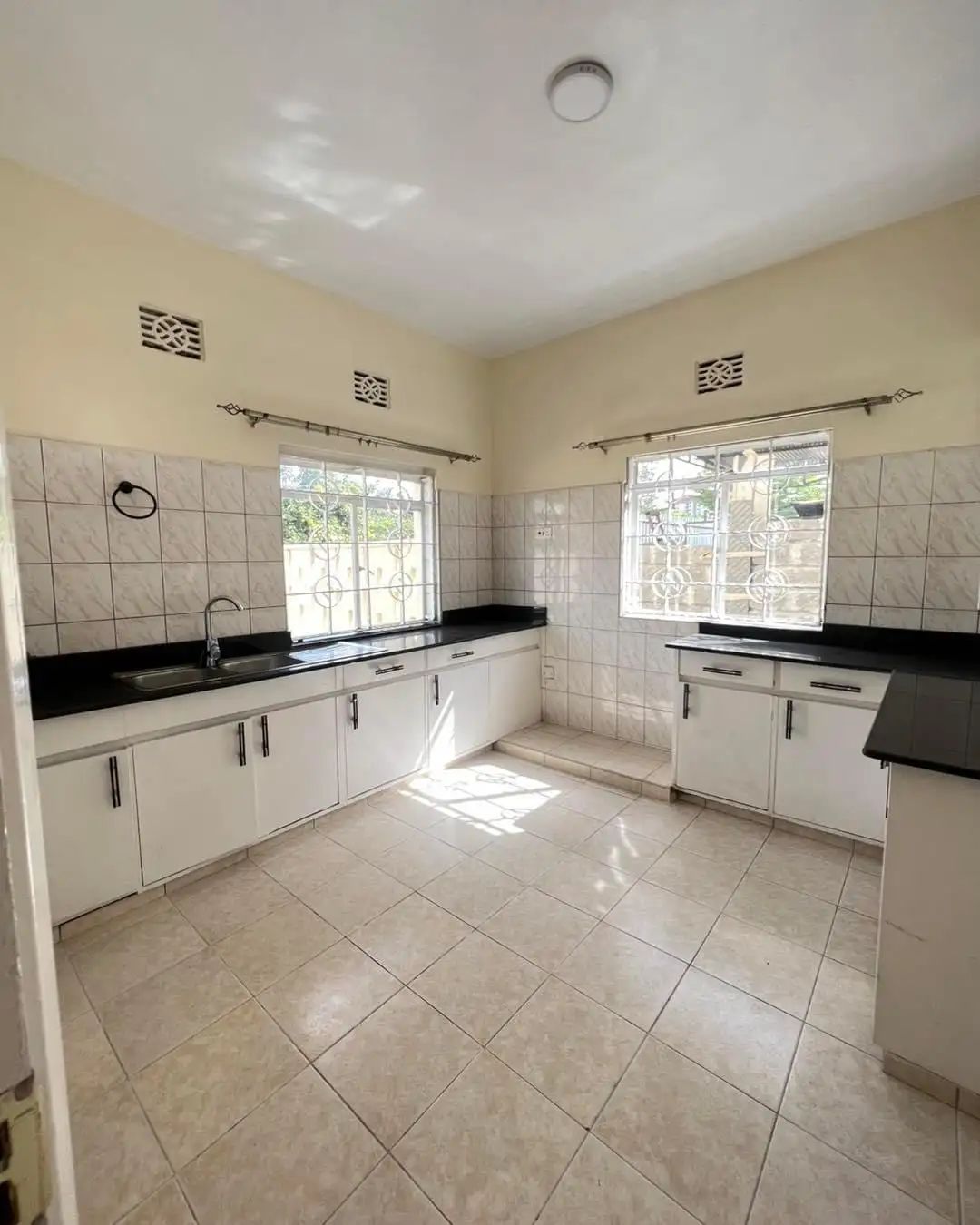 Spacious modern 3 bedroom maisonette to let in Kileleshwa. Image