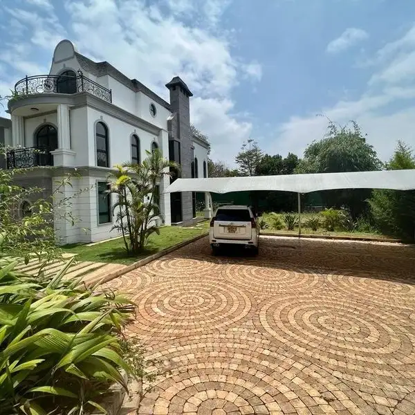 Magnificent 5 bedrooms villa with sq for sale in Loresho. Image