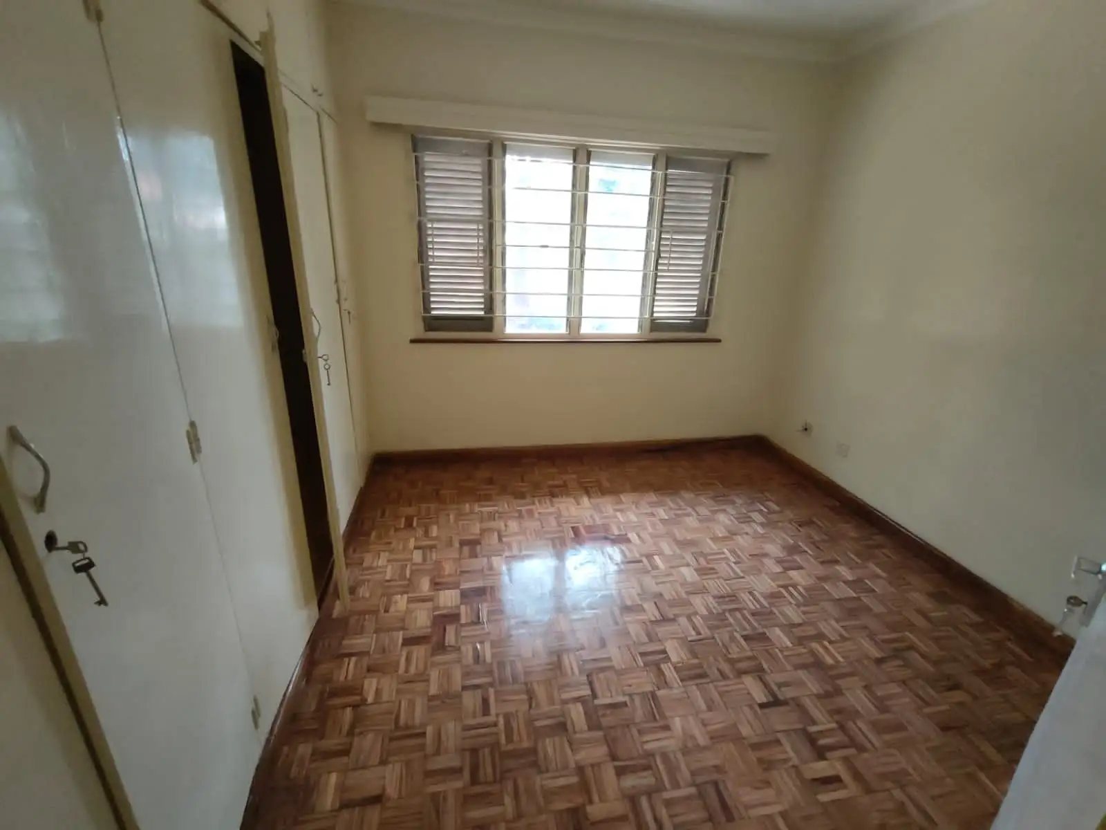 8 bedroom maisonette to let in Lavington Image