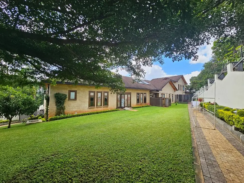 9 Bedroom Villa For Sale in Lavington Image