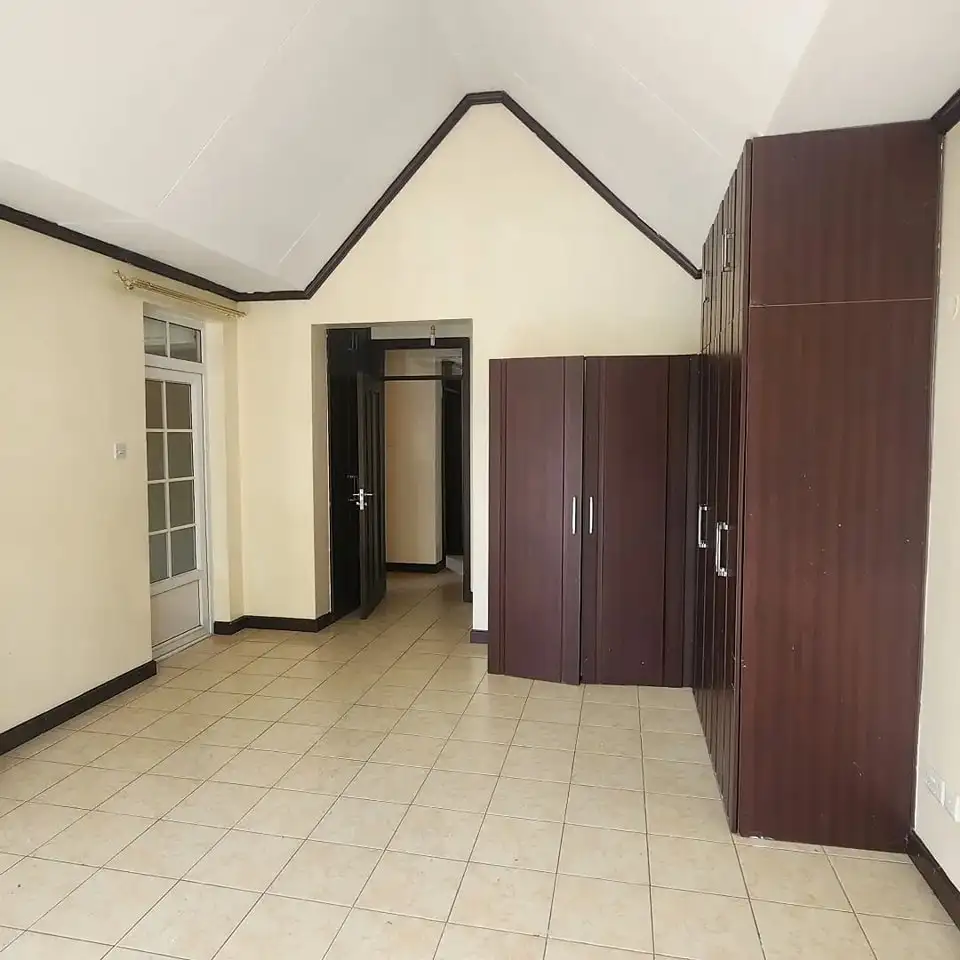 lassy 4 bedroom maisonette plus sq for sale in Langata Image