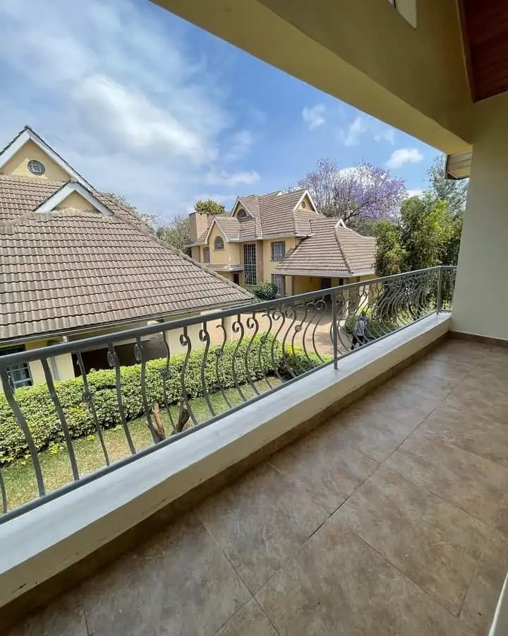 Ravishing 5 bedroom townhouse plus sq let lavington Image