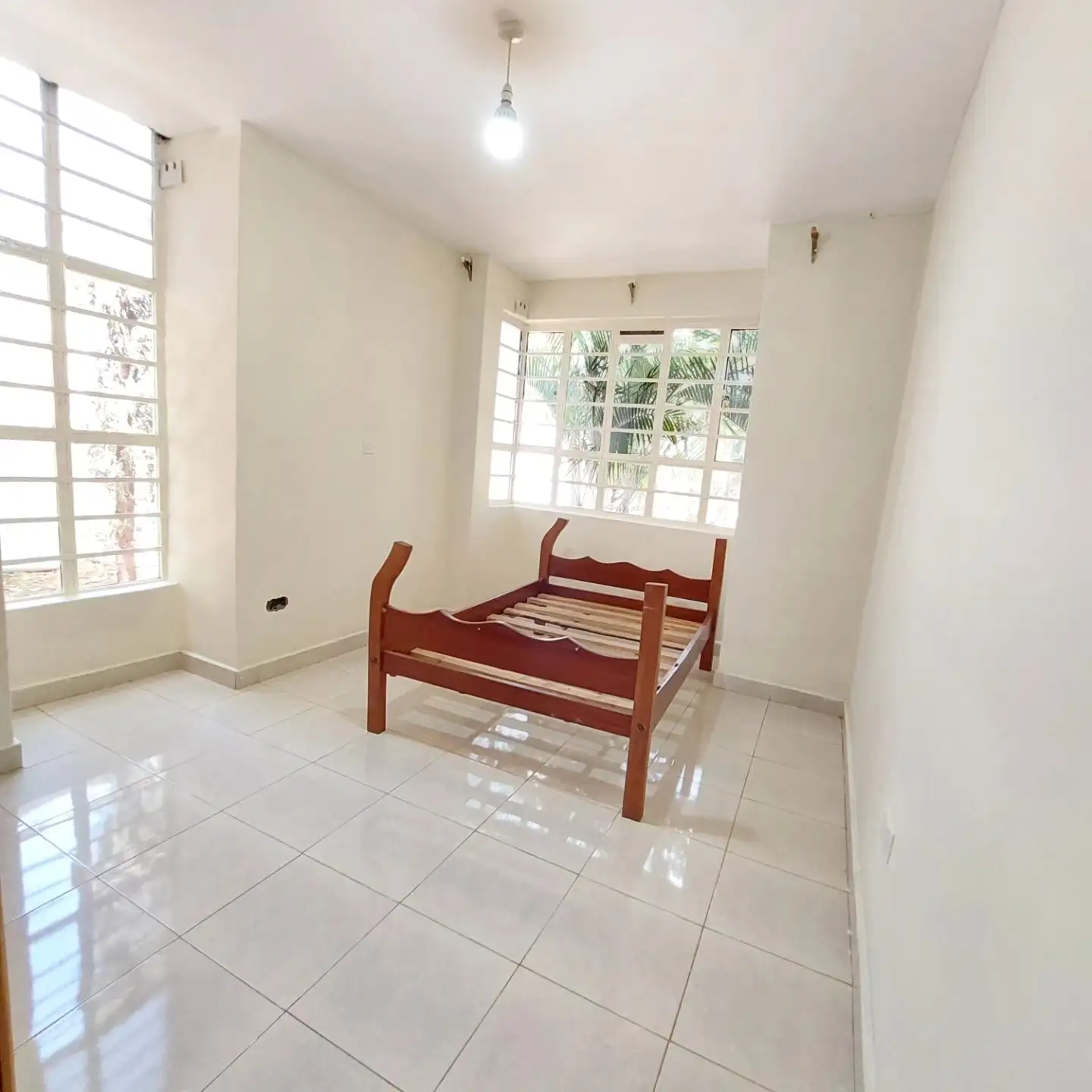 4 bedroom maisonette to let in Membly Estate Image