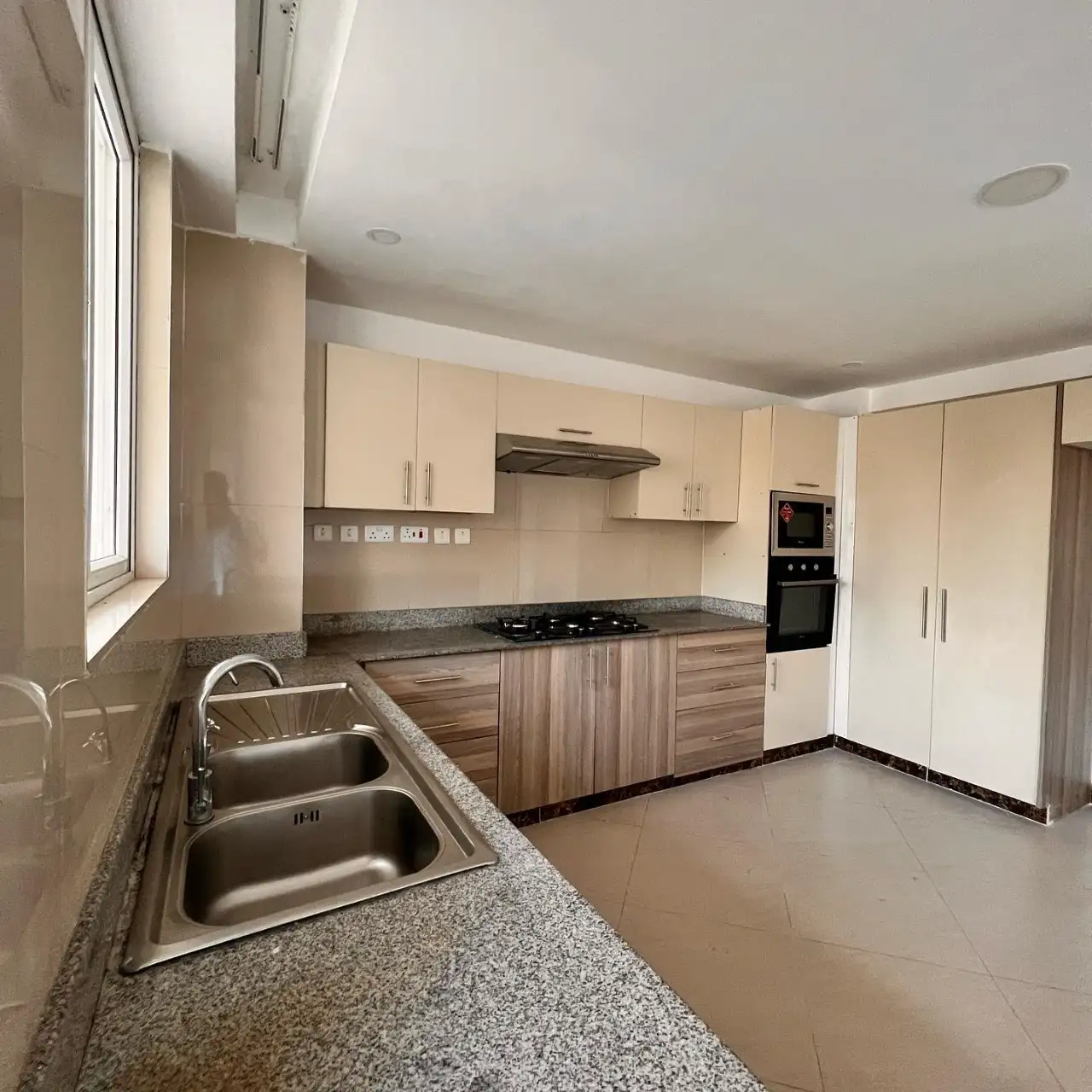 Executive Three Bedroom Apartment Plus DSQ for Rent in Lavington Image