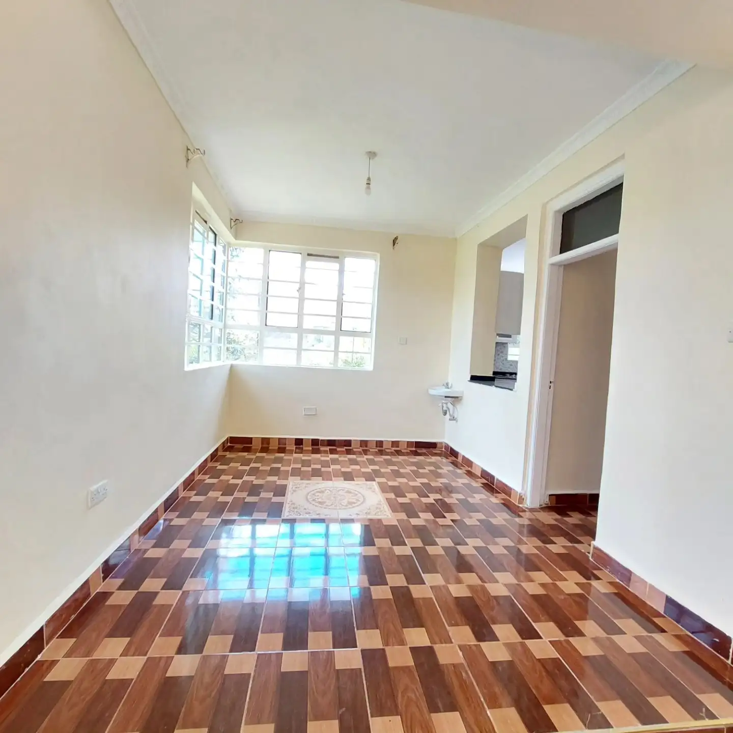 4 bedroom maisonette to let in Membly Estate Image