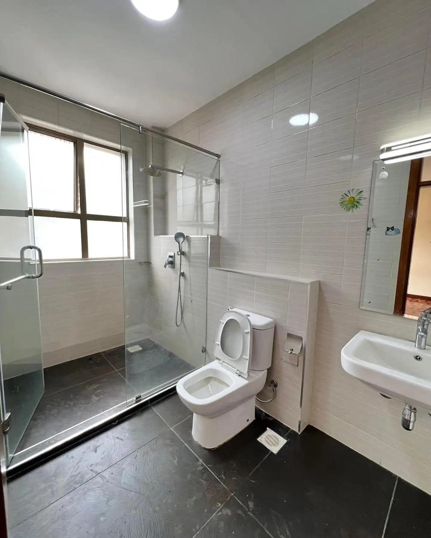 Spacious 2 bedroom apartment to let in Kileleshwa. Image