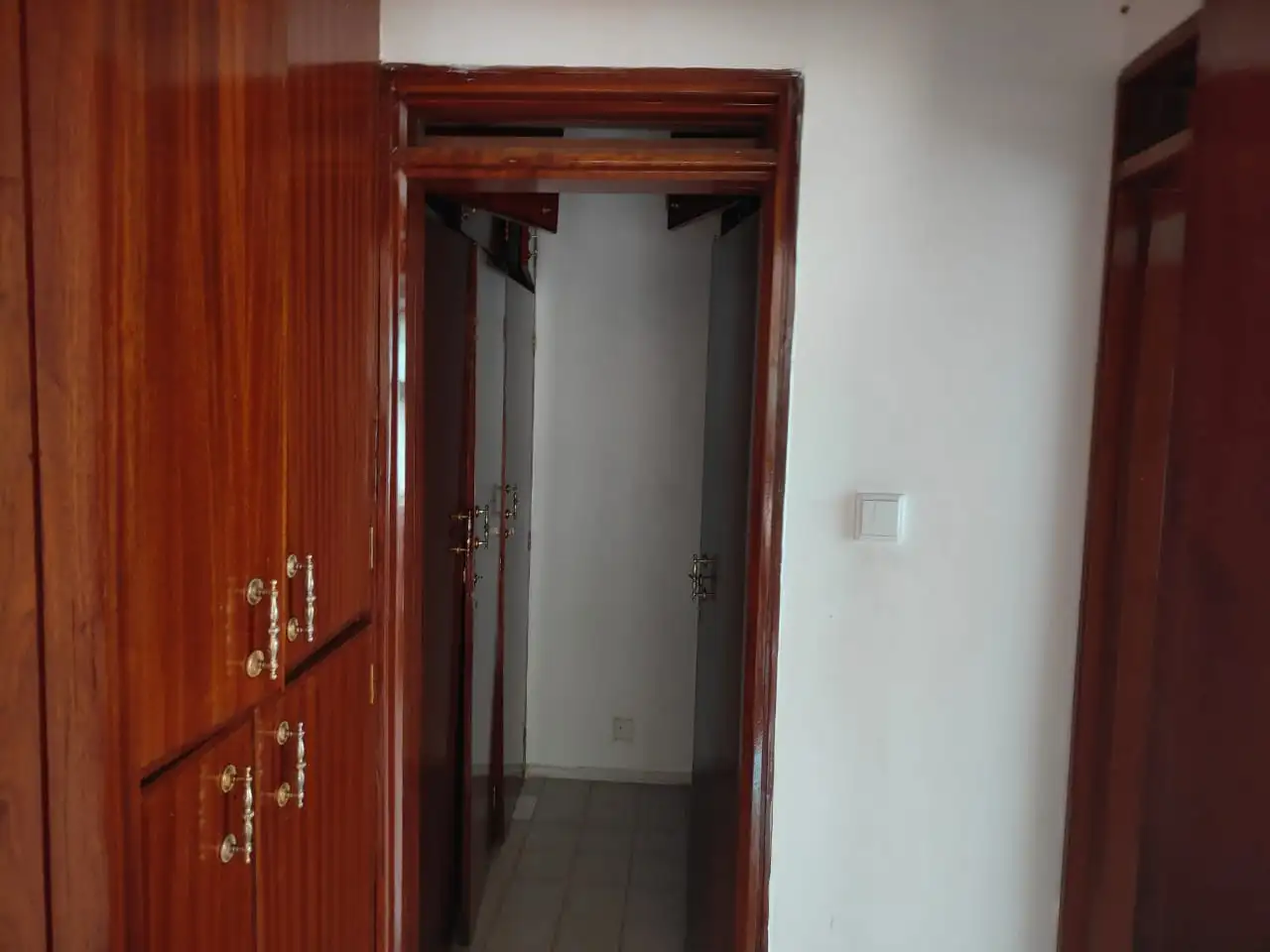 10 roomed commercial house to let in Lavington, James Gichuru Road Image