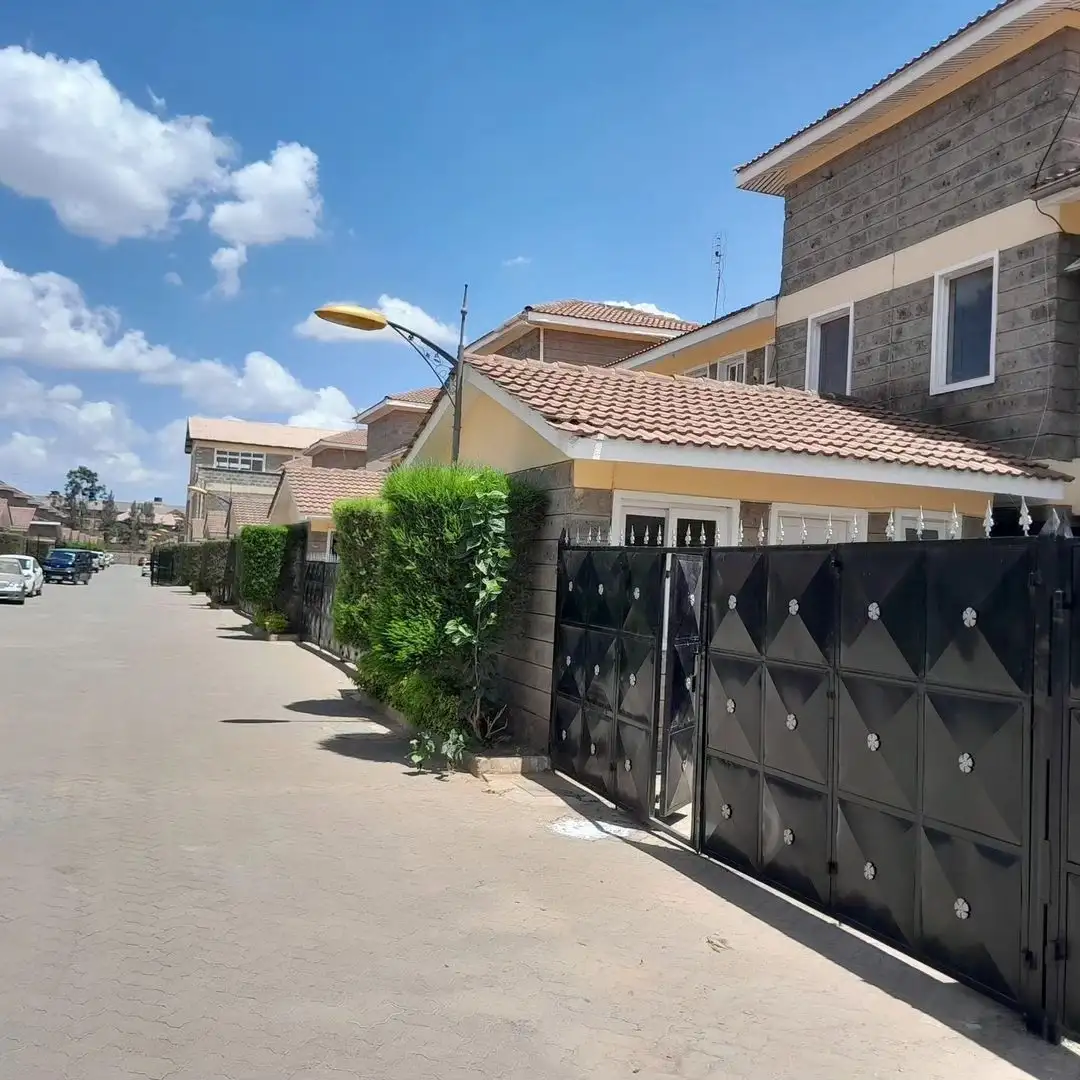 Lovely 3 Bedroom Maisonette Plus Sq To Let In Syokimau Image